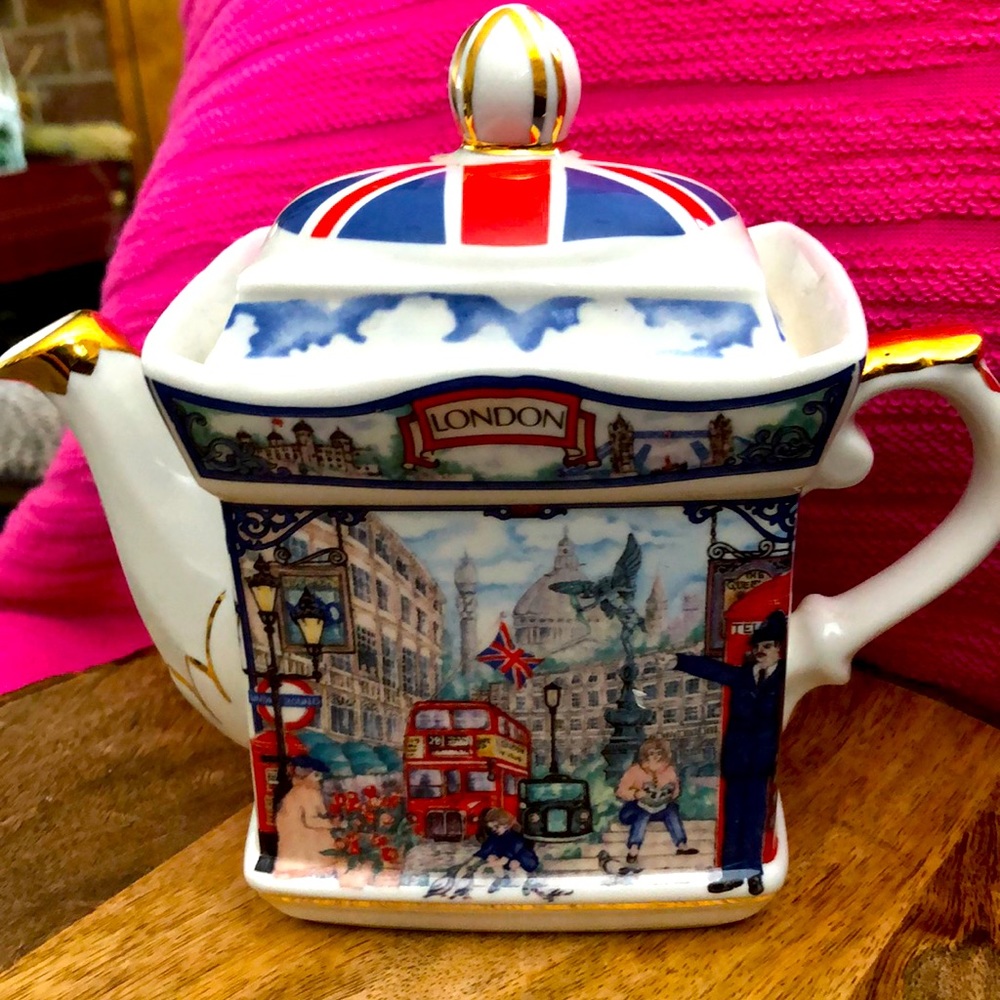 Tea pot